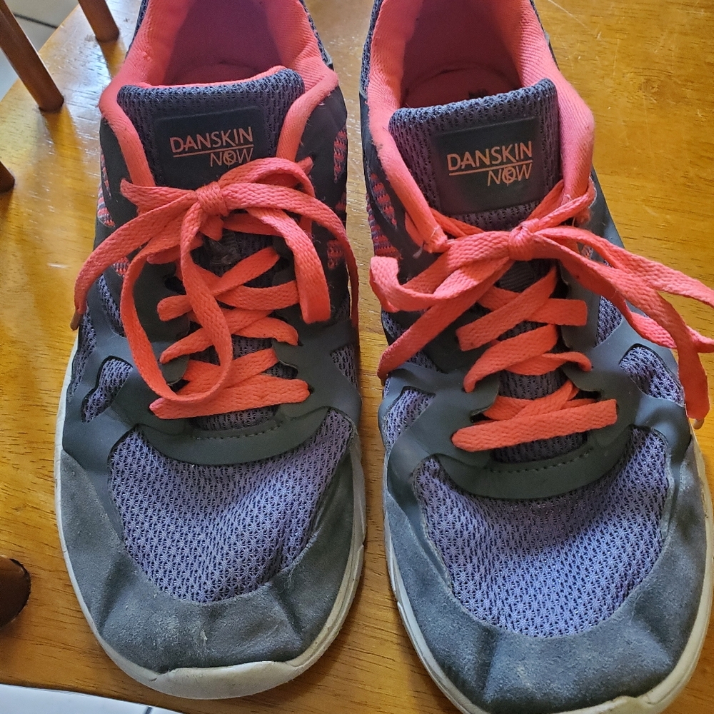 Danskin Now woman's size 9 tennis shoe